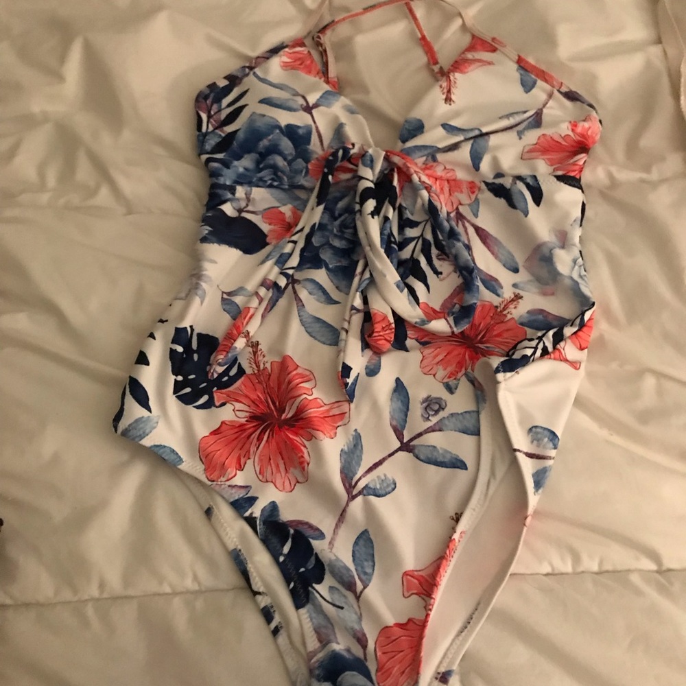 Bathing suit 👙 - Picture 2 of 3